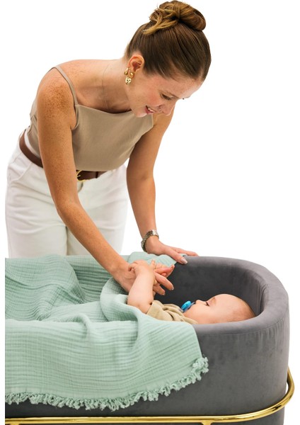 4 Katlı Yumuşak ve Hafif Müslin Bebek Battaniyesi