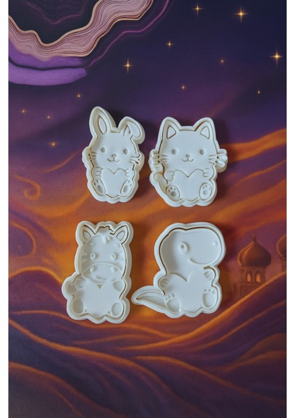 Hayvan Kurabiye Kalıbı Seti 4lü Beyaz – Tavşan, Kedi, Zebra ve Dinozor Hamur Şekillendirme Kalıbı