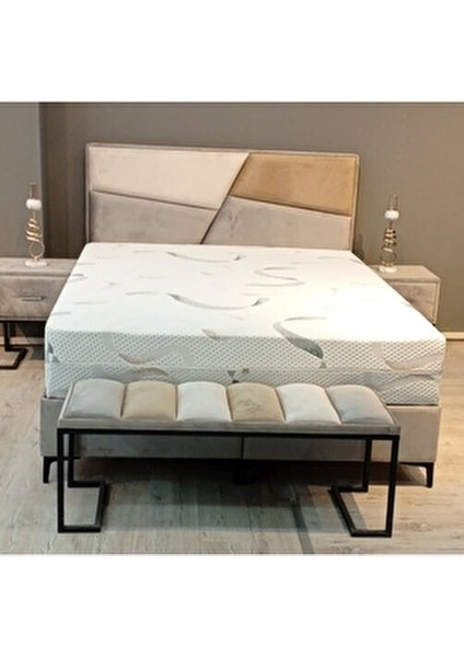 Yatak Pedi ve Şiltesi Örme Kumaşla Üretilmiş 22 cm Yükseklikte Çift Kişilik