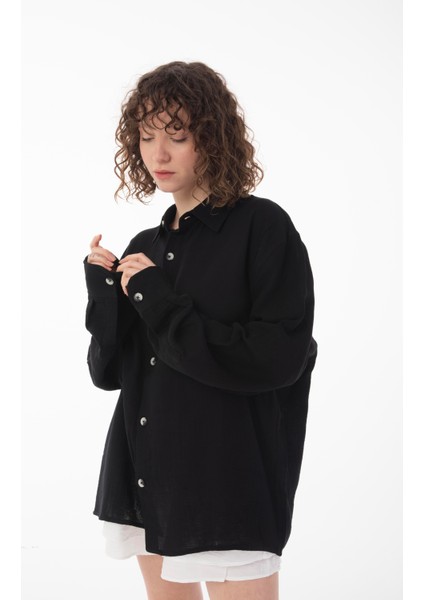 R-6048 Ayaklı Yaka Arka Roba Detaylı Uzun Kol Müslin Gömlek modelleri