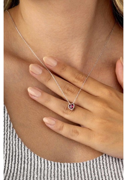 Kırmızı Taşlı Beyaz Altın Kaplama Minimal Kalp Kadın Gümüş Kolye