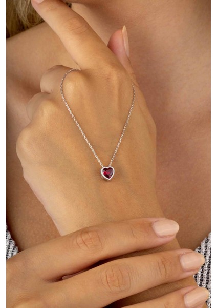 Kırmızı Taşlı Beyaz Altın Kaplama Minimal Kalp Kadın Gümüş Kolye fiyatları