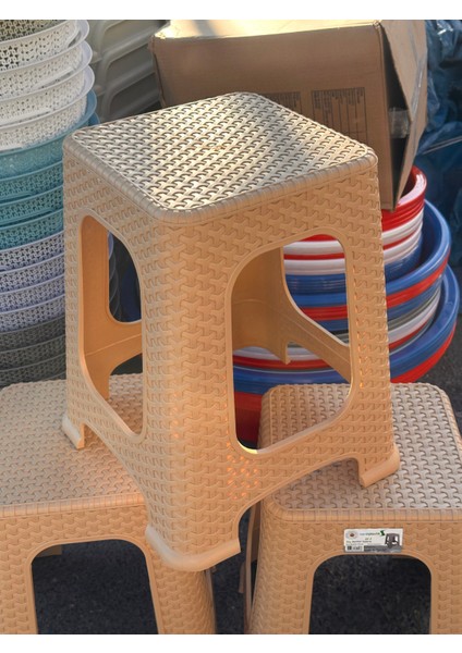 Rattan Krem Büyük Plastik Tabure 1 Adet