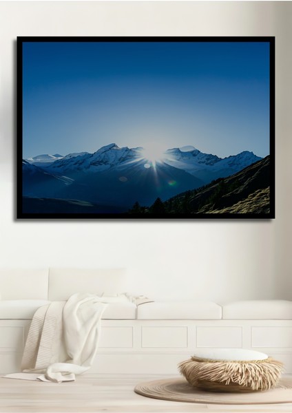 Çerçeve Görünümlü Güneşin Altında Yükselen Karlı Dağlar Yağlı Boya Görünümlü Ahşap Ofis Tablo