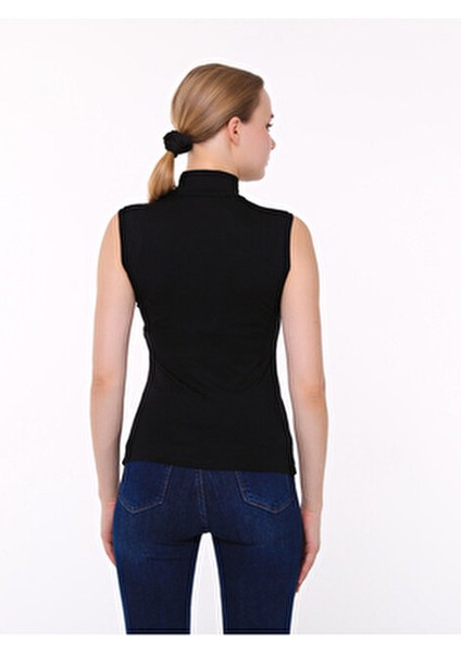 Kadın Siyah Beyaz 2'li Kolsuz Yarım Balıkçı Yaka Body modelleri