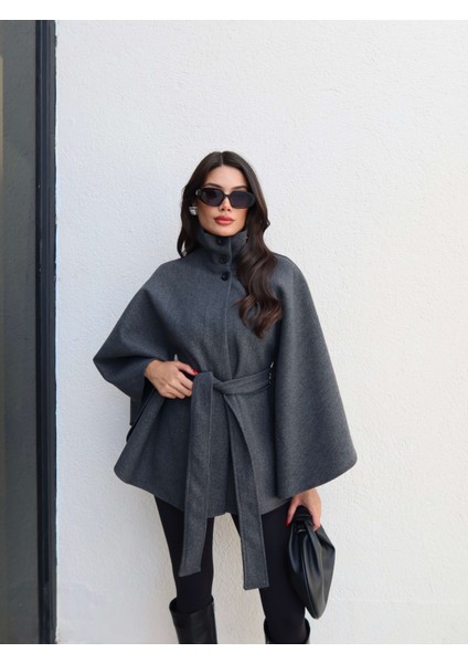 Dik Yaka Kuşaklı Kaşe Panço