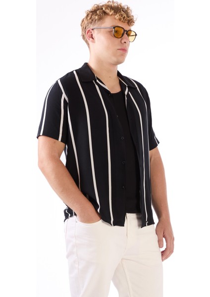 Siyah Erkek Regular Fit Çizgili Düğmeli Yaka Kısa Kol Gömlek - 94940