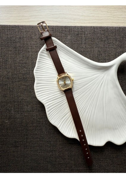 Retro Minimal Deri Kordon Vintage Kadın Kol Saati fiyatları