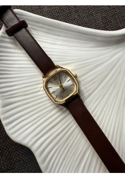 Retro Minimal Deri Kordon Vintage Kadın Kol Saati fırsatları