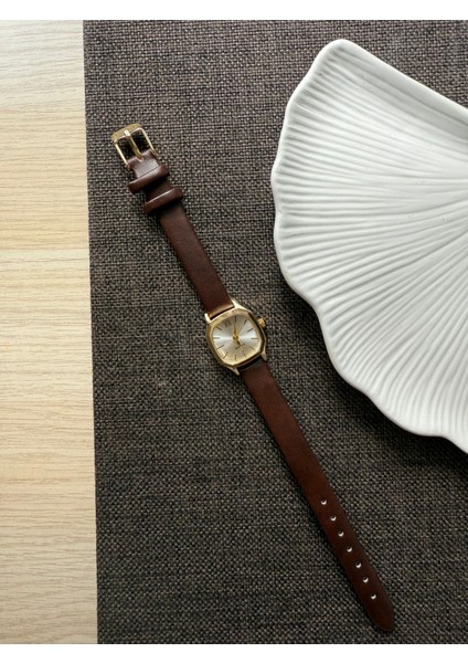 Retro Minimal Deri Kordon Vintage Kadın Kol Saati