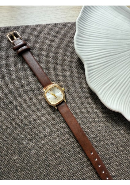 Retro Minimal Deri Kordon Vintage Kadın Kol Saati