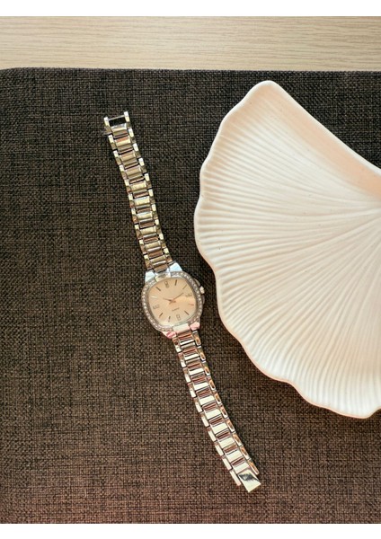 Retro Metal Kordon Vintage Kadın Kol Saati Taşlı fiyatları