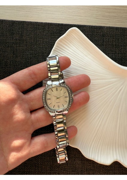 Retro Metal Kordon Vintage Kadın Kol Saati Taşlı modelleri