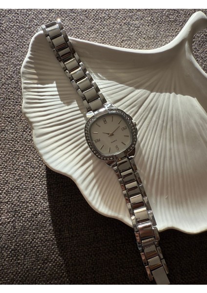 Retro Metal Kordon Vintage Kadın Kol Saati Taşlı fırsatları