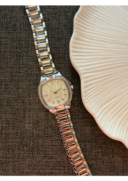 Retro Metal Kordon Vintage Kadın Kol Saati Taşlı