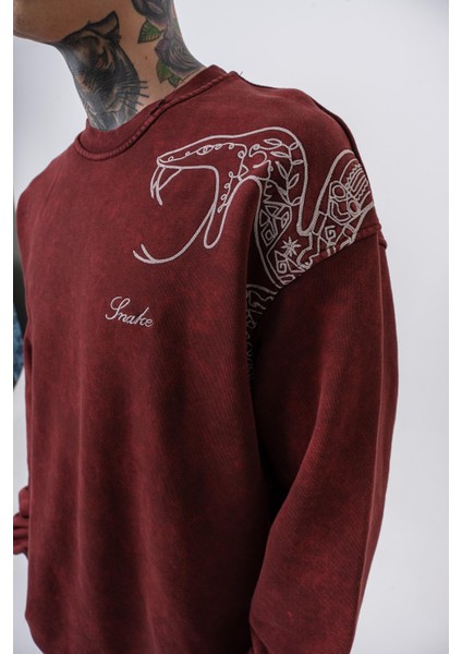Erkek Snake Nakışlı Yıkamalı Bisiklet Yaka Oversize Sweatshirt Bordo indirimleri