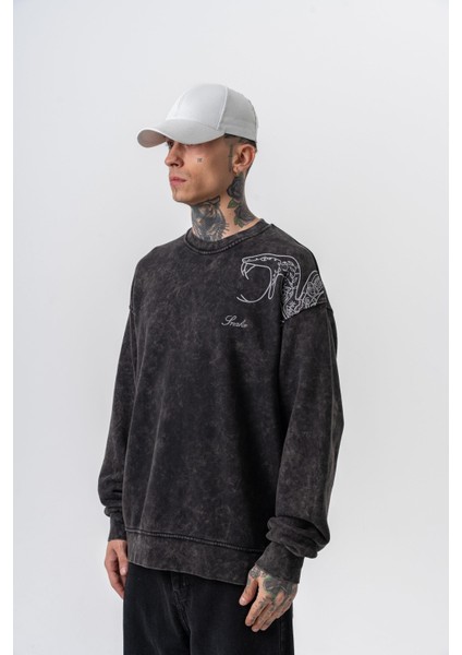 Erkek Snake Nakışlı Yıkamalı Bisiklet Yaka Oversize Sweatshirt Siyah modelleri