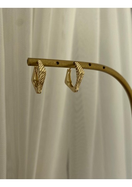 Xuping Çizgili Geometrik Gold Küpe fırsatları
