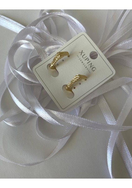 Xuping Çizgili Geometrik Gold Küpe indirimleri