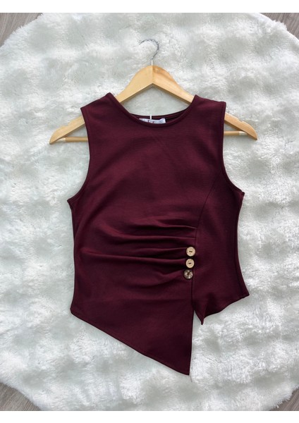 Asimetrik Düğme Detaylı Kolsuz Bluz fiyatları