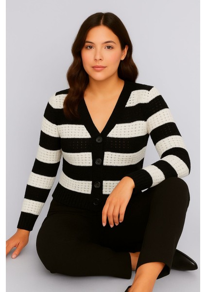 Kadın Önü Düğmeli ve Çift Renkli Triko Hırka modelleri