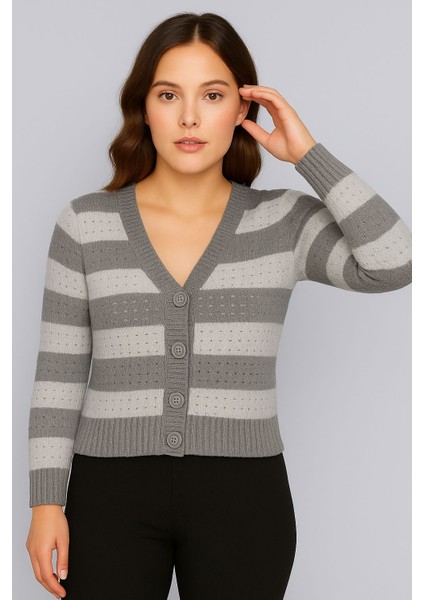 Kadın Önü Düğmeli ve Çift Renkli Triko Hırka fırsatları