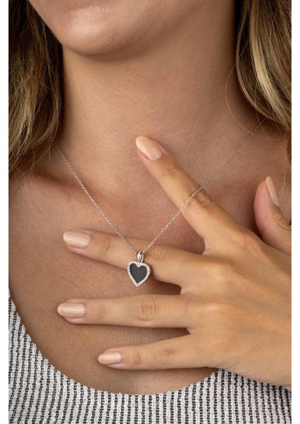 Oniks Taşlı Beyaz Altın Kaplama 925 Ayar Gümüş Kadın Kolye