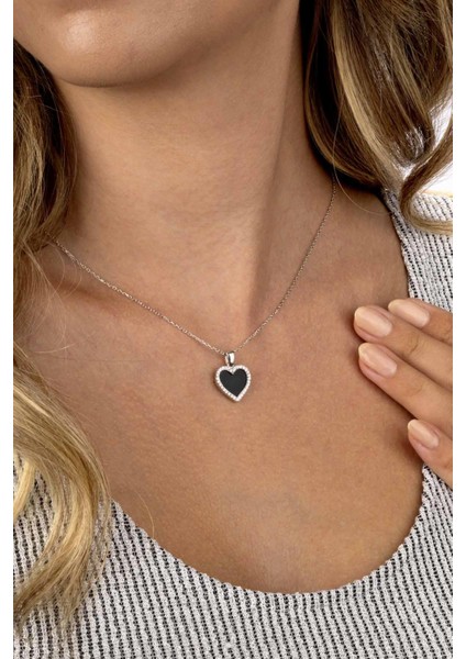 Oniks Taşlı Beyaz Altın Kaplama 925 Ayar Gümüş Kadın Kolye modelleri