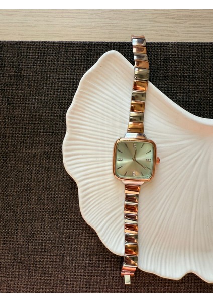 Retro Minimal Metal Kordon Vintage Kadın Kol Saati fiyatları