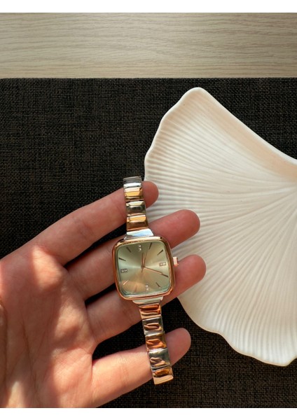 Retro Minimal Metal Kordon Vintage Kadın Kol Saati fırsatları