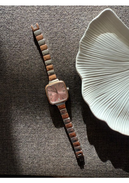 Retro Minimal Metal Kordon Vintage Kadın Kol Saati fırsatları