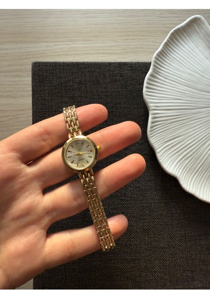 Retro Minimal Boncuk Kordon Vintage Kadın Kol Saati Yuvarlak