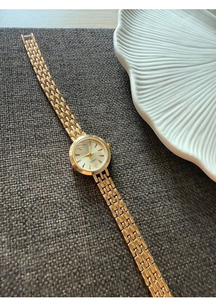 Retro Minimal Boncuk Kordon Vintage Kadın Kol Saati Yuvarlak