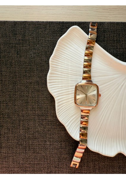 Retro Minimal Metal Kordon Vintage Kadın Kol Saati fırsatları