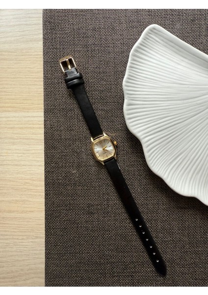 Retro Minimal Deri Kordon Vintage Kadın Kol Saati