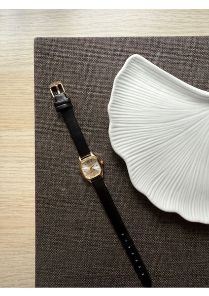 Retro Minimal Deri Kordon Vintage Kadın Kol Saati modelleri