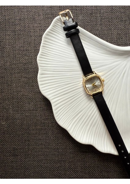 Retro Minimal Deri Kordon Vintage Kadın Kol Saati fırsatları