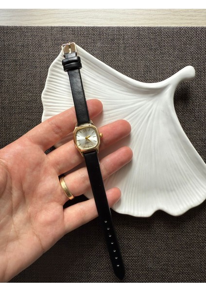 Retro Minimal Deri Kordon Vintage Kadın Kol Saati