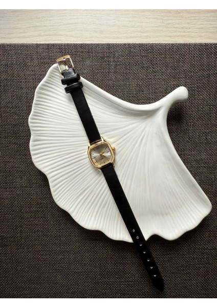 Retro Minimal Deri Kordon Vintage Kadın Kol Saati