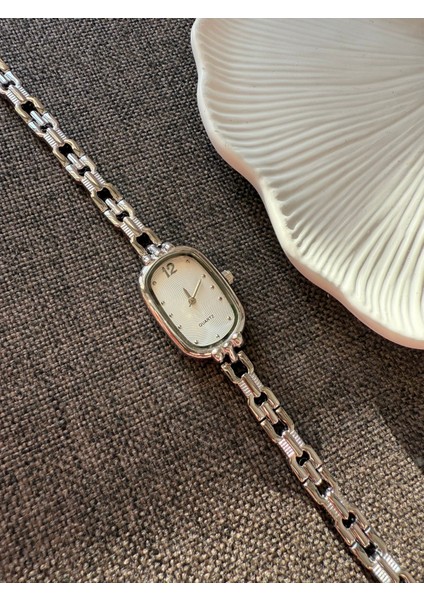 Retro Minimal Boncuk Kordon Vintage Kadın Kol Saati