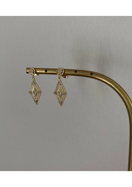 Xuping Minimal Baklava Dilimi Sallantılı Gold Küpe fiyatları