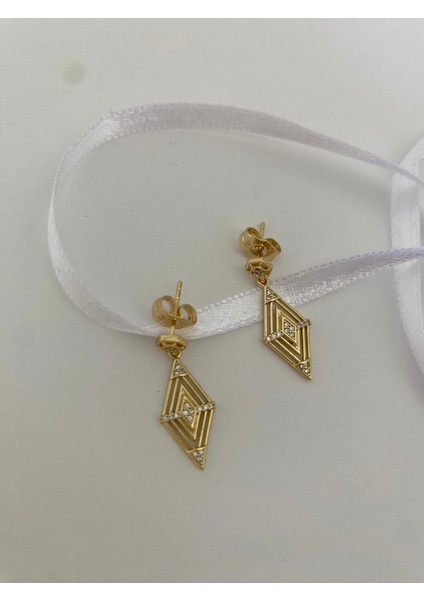 Xuping Minimal Baklava Dilimi Sallantılı Gold Küpe modelleri