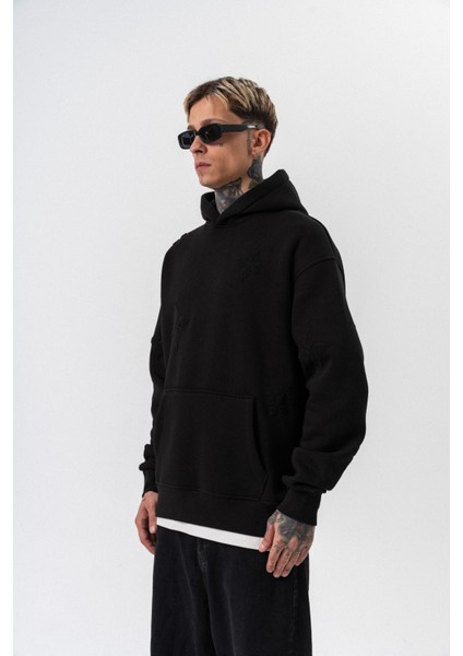 Erkek Süzene Nakış Detaylı Kapüşonlu Oversize Hoodie Siyah fiyatları