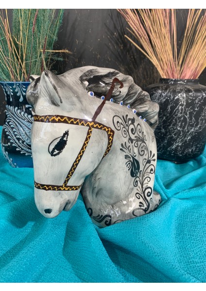 El Yapımı At Başı Seramik Dekoratif Obje – 23 cm Yükseklik, 25 cm Genişlik – Siyah Beyaz Özel Desenli Heykel - Hediyelik Biblo - Doğum Günü Hediyesi - Hayvan Sever Hediyelik Ürün fırsatları