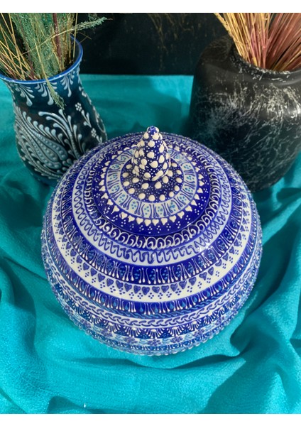 El Yapımı Mavi Beyaz Iznik Desenli Seramik Küre Kavanoz – Kapaklı Dekoratif Çini Kase, Osmanlı Sanatı Ev Dekoru, Hediyelik Kültürel Seramik Obje, Otantik El Işçiliği Kapaklı Küp fırsatları