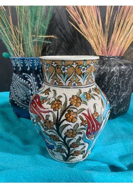 El Yapımı Osmanlı Iznik Desenli Seramik Vazo – Çiçek Motifli, Kahverengi ve Kırmızı Lale Süslemeli, Dekoratif Sanat Objeleri, Koleksiyonluk Seramik Ev Dekorasyonu Hediyelik Vazo, Hediyelik Dekoratif fiyatları
