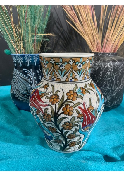El Yapımı Osmanlı Iznik Desenli Seramik Vazo – Çiçek Motifli, Kahverengi ve Kırmızı Lale Süslemeli, Dekoratif Sanat Objeleri, Koleksiyonluk Seramik Ev Dekorasyonu Hediyelik Vazo, Hediyelik Dekoratif modelleri