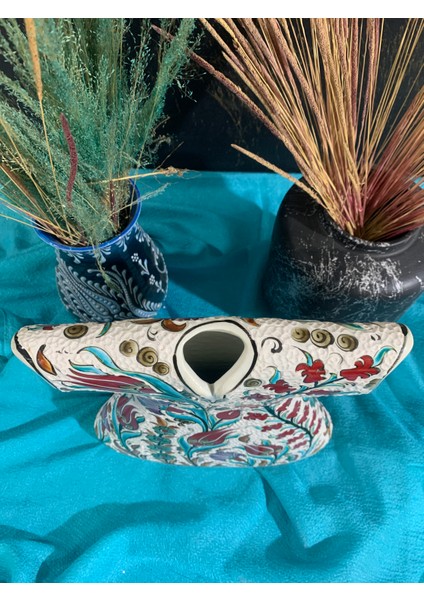 El Yapımı Çini Seramik Kaftan Biblo – Osmanlı Iznik Lale ve Çiçek Motifli Dekoratif Sanat Objesi, Geleneksel Türk El Sanatları Koleksiyonluk Hediyelik Seramik Dekor fiyatları
