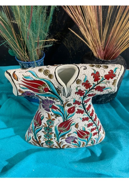 El Yapımı Çini Seramik Kaftan Biblo – Osmanlı Iznik Lale ve Çiçek Motifli Dekoratif Sanat Objesi, Geleneksel Türk El Sanatları Koleksiyonluk Hediyelik Seramik Dekor fırsatları
