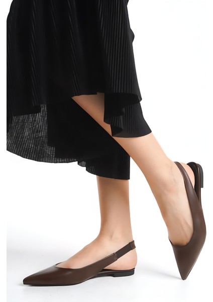 Kadın Lcy Babet – Kahve Cilt, Sivri Burun, Lastikli ve Konforlu Şık Tasarım